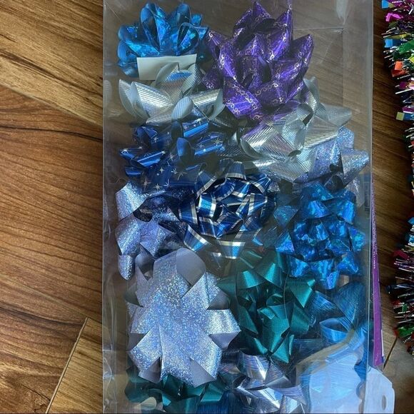 Christmas Gift Bows and Lametta String - Picture 2 of 4